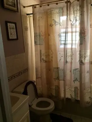 Oda, 1 Büyük (Queen) Boy Yatak, Ortak Banyo