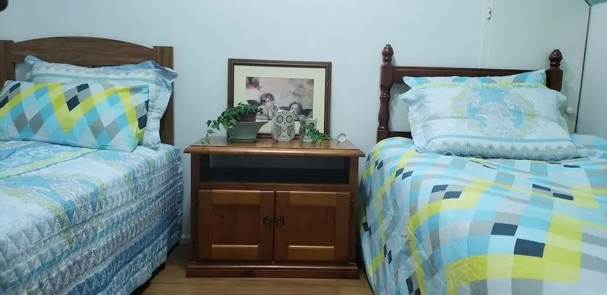İki Ayrı Yataklı Oda, Ortak Banyo