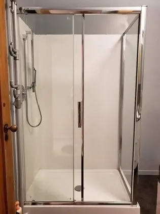Tek Büyük Yataklı Oda, Ortak Banyo