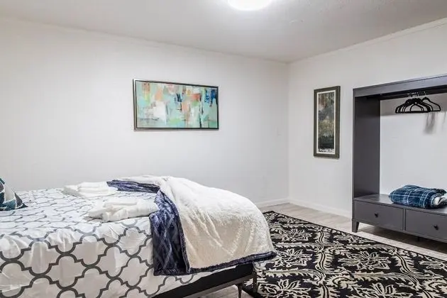 Ev (Cozy Three Bedroom in Concord)
