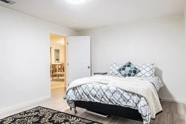 Ev (Cozy Three Bedroom in Concord)