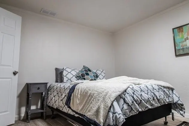 Ev (Cozy Three Bedroom in Concord)
