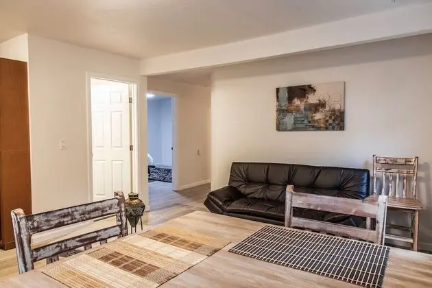 Ev (Cozy Three Bedroom in Concord)