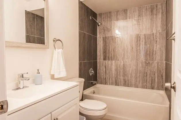 Ev (Cozy Three Bedroom in Concord)