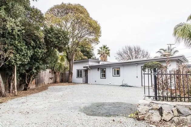 Ev (Cozy Three Bedroom in Concord)