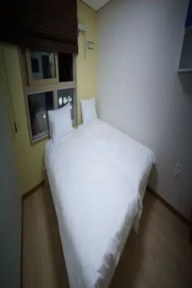Tek Büyük Yataklı Oda (Hollywood)