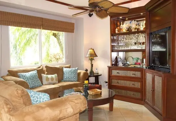 Luxury Daire, 2 Yatak Odası, Danışma, Bahçeli