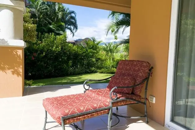 Luxury Daire, 2 Yatak Odası, Danışma, Bahçeli