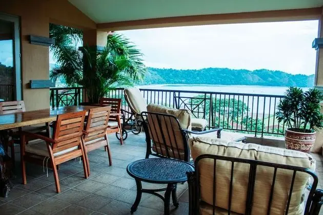 Luxury Daire, 2 Yatak Odası, Danışma, Bahçeli