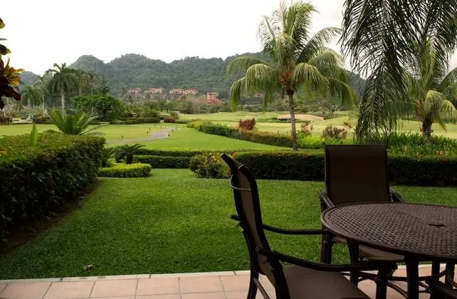 Luxury Daire, 2 Yatak Odası, Danışma, Bahçeli