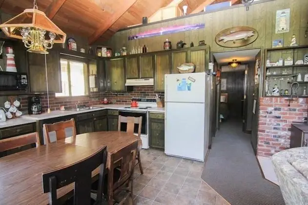 Ev, Birden Çok Yatak (The Crabbing Cabin)