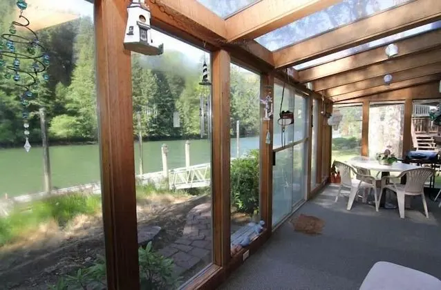 Ev, Birden Çok Yatak (The Crabbing Cabin)