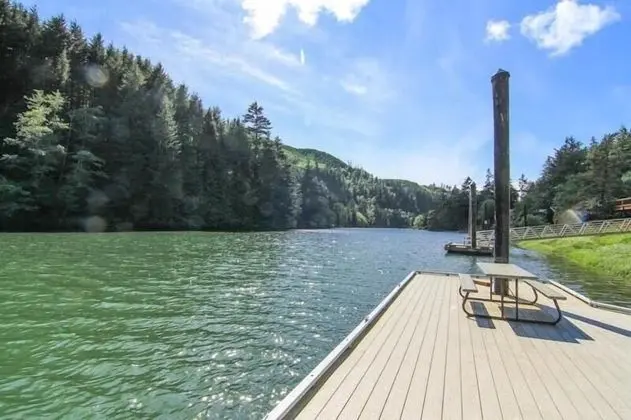 Ev, Birden Çok Yatak (The Crabbing Cabin)
