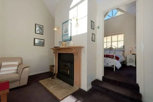 Romantic Kır Evi, Nehir Manzaralı (Emily)