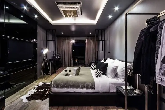 Grand Master Room with Mountain View