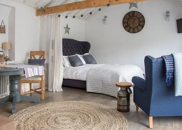 Tek Büyük Yataklı Oda (The Cowshed)