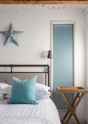 Tek Büyük Yataklı Oda (Dragonfly Cabin)