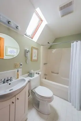 Büyük Yataklı Tek Kişilik Oda, Özel Banyo