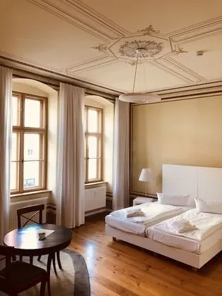 Classic Tek Büyük Yataklı Oda