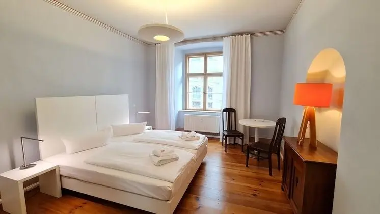 Classic Tek Büyük Yataklı Oda