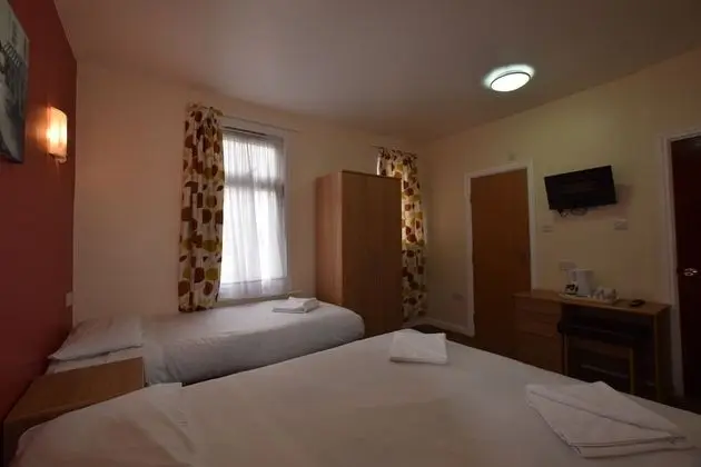 Üç Kişilik Oda