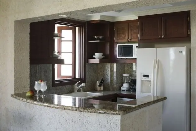 1 Bedroom Suite with 28ft Pool