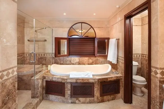 1 Bedroom Suite with 28ft Pool