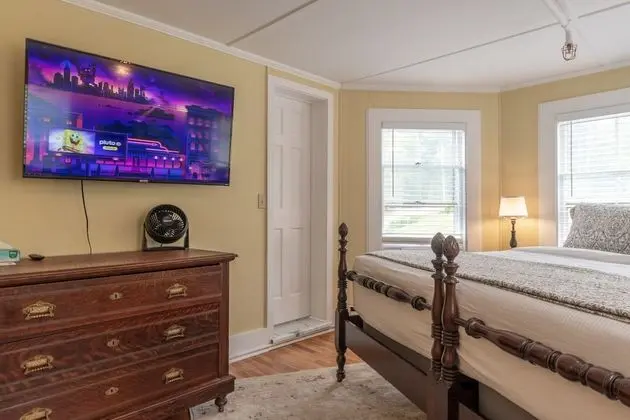 The Babe Ruth Room, 1 King Bed - Adults Only