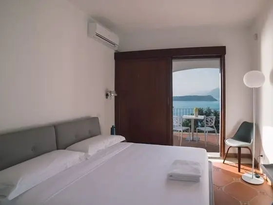 Deluxe Tek Büyük Yataklı Oda, Balkon, Plaj Manzaralı (Opale)