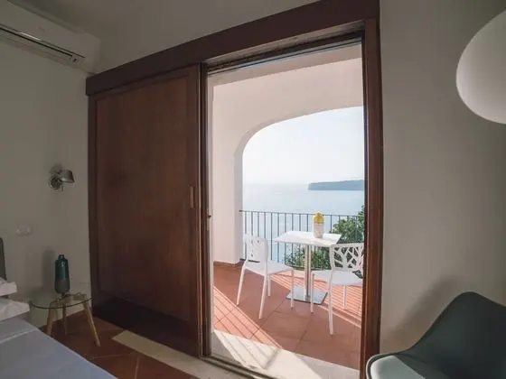 Deluxe Tek Büyük Yataklı Oda, Balkon, Plaj Manzaralı (Opale)