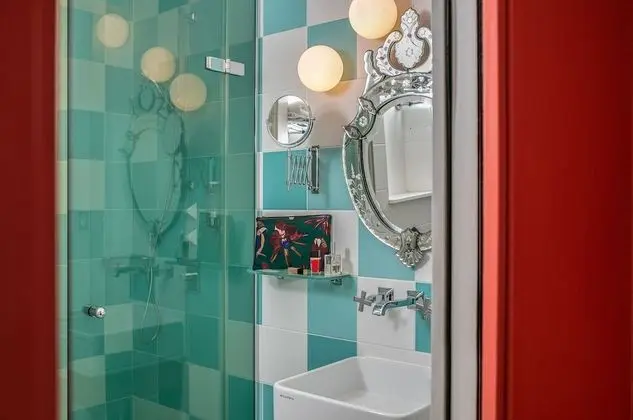 Basic Tek Büyük Yataklı Oda