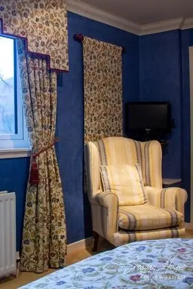 Tek Büyük Yataklı Oda (Beech and Rowan Rooms)