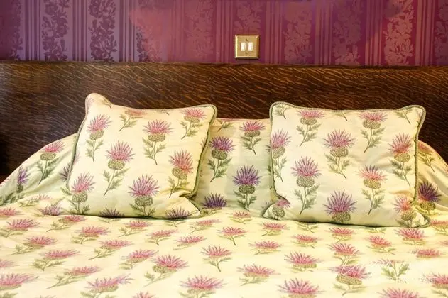 Tek Büyük Yataklı Oda (Beech and Rowan Rooms)