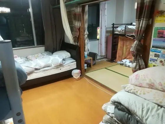 Ortak Ranzalı Oda, Sadece kadınlar için