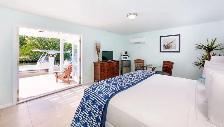 King Bed Water View