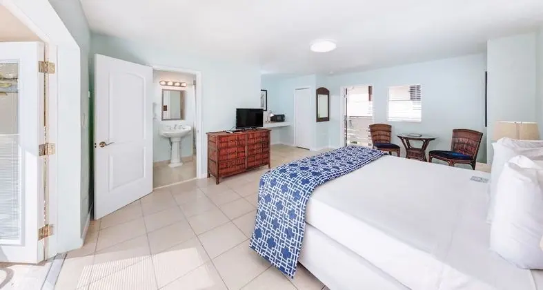 King Bed Water View