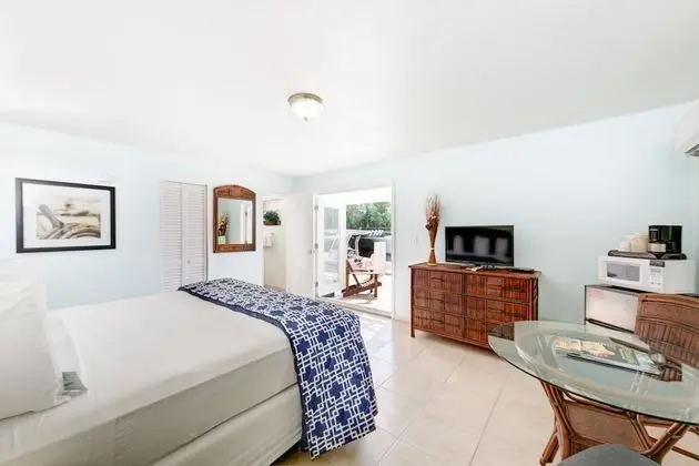 King Bed Water View