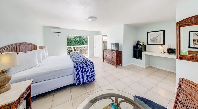 King Bed Water View
