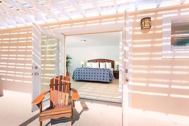 King Bed Water View