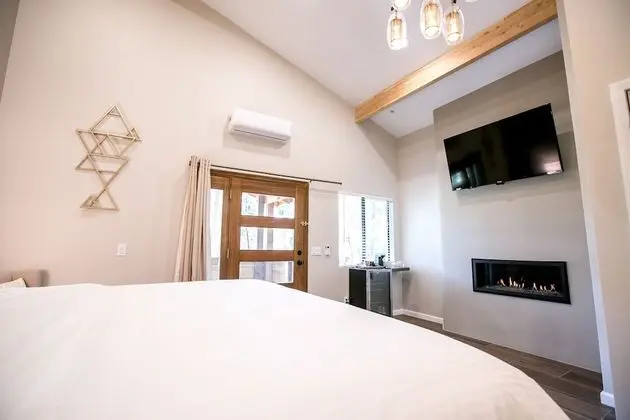 Rose Quartz Suite