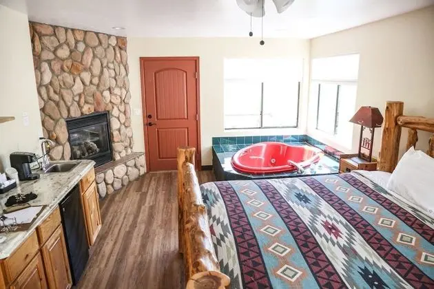 Cowboy Cabin with 1 King Bed