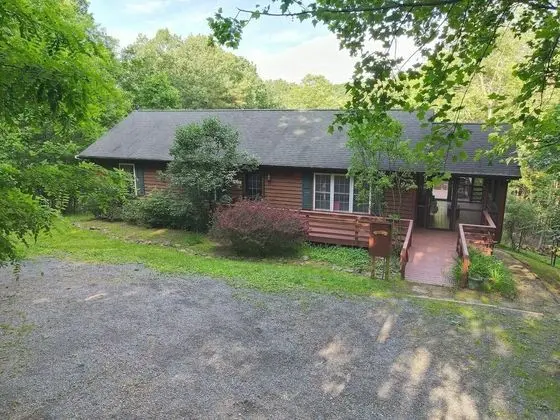 Ev, Birden Çok Yatak (Creekview Cabin)