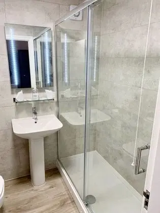 Süit, Banyolu/Duşlu ( 2 Adults & 1 Child)