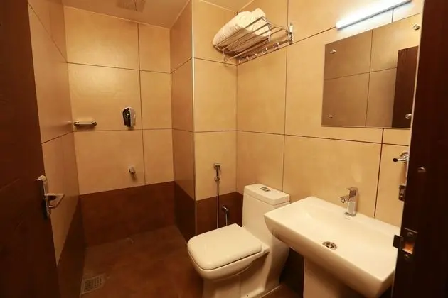 Deluxe Tek Büyük Yataklı Oda, 1 En Büyük (King) Boy Yatak, Engellilere Uygun, Şehir Manzaralı