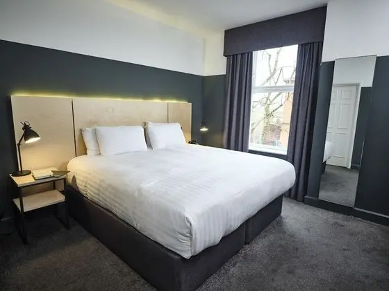Reduced Rate King Room (Directly Above Bar)