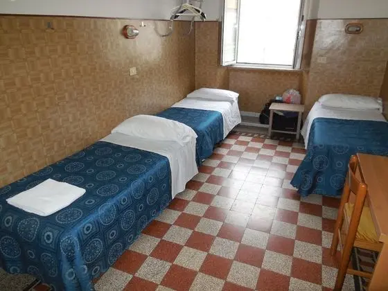 Üç Kişilik Oda, Ortak Banyo