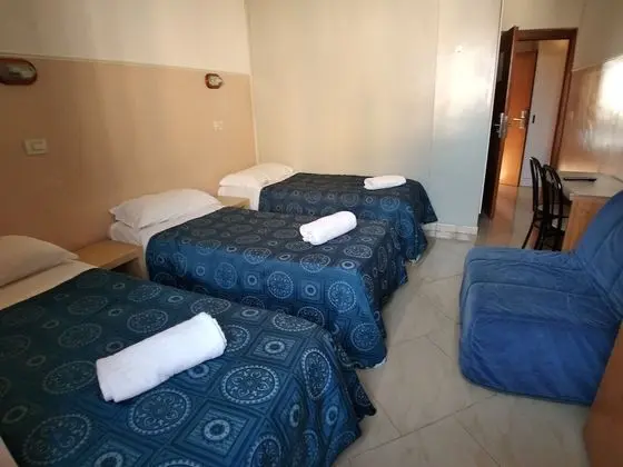 Üç Kişilik Oda, Ortak Banyo