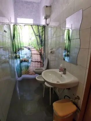 Üç Kişilik Oda, Ortak Banyo