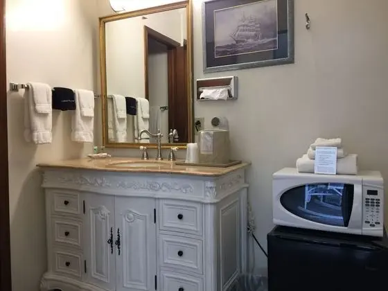 Büyük Yataklı Tek Kişilik Oda