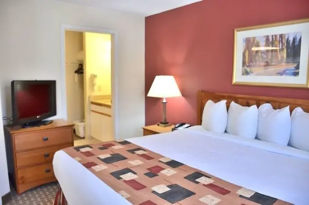 Süit, 2 Yatak Odası (King & 2 Queen Beds )
